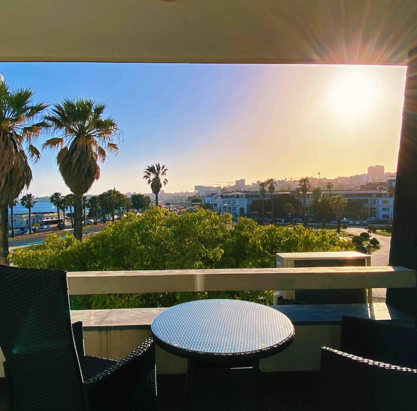 Sea View W Balcony 2 Mins Walk To Beach & Casino Estoril Eksteriør billede